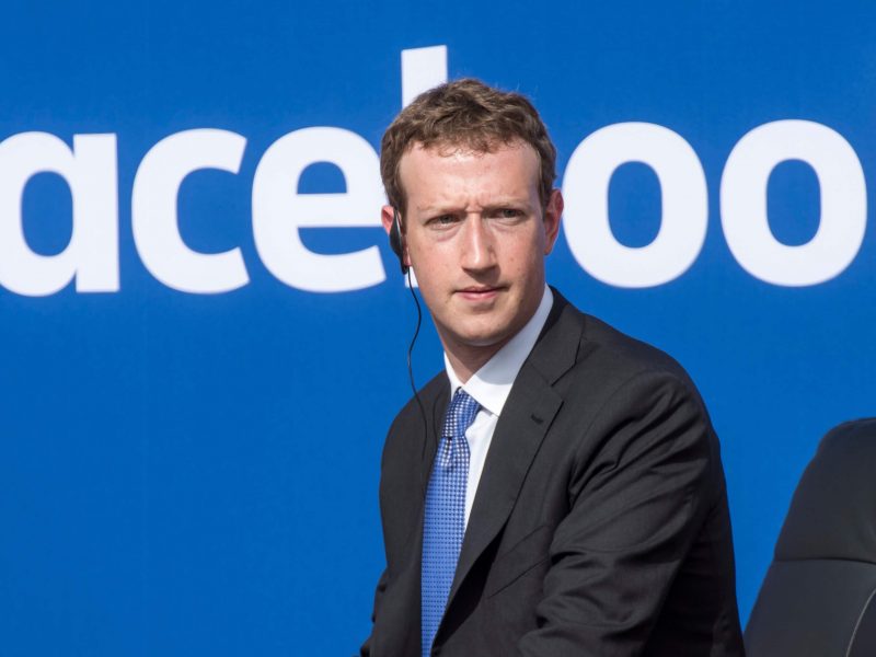 Zuckerberg affronta le fake news e difende l’identità digitale degli utenti